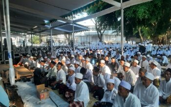 Haul Akbar Malang Raya, diikuti oleh ribuan jamaah yang berkumpul di RT 04 RW 02, Kelurahan Penarukan, Kecamatan Kepanjen, Kabupaten Malang, hadir pada kegiatan tersebut Danramil 0818/05 Kepanjen Kapten CHB Sulistiono