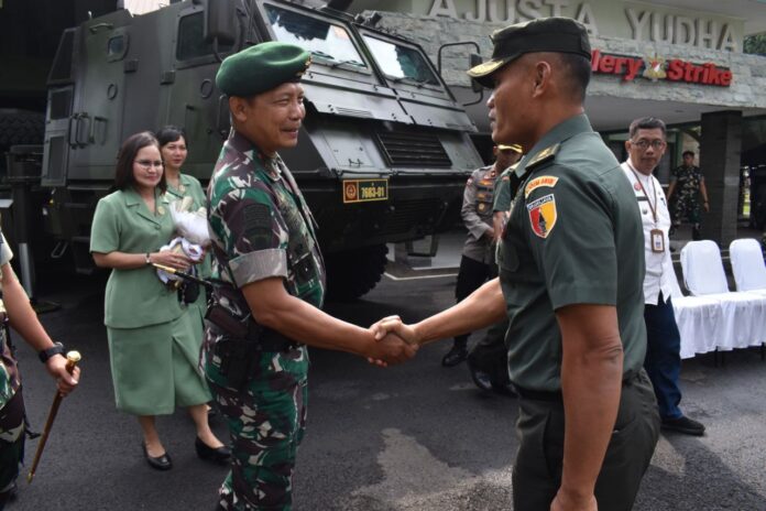 Kasdim Mayor Czi Supa'at Hadiri Kunjungan Pangdivif 2 Kostrad di Mako Yon Armed