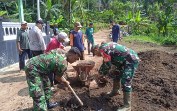 Karya Bhakti anggota Koramil 0818/17 Ampelgading