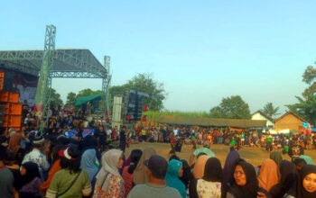 Kemanunggalan TNI dan Rakyat Pertunjukan Kesenian Bantengan di Lapangan Pagelaran Malang