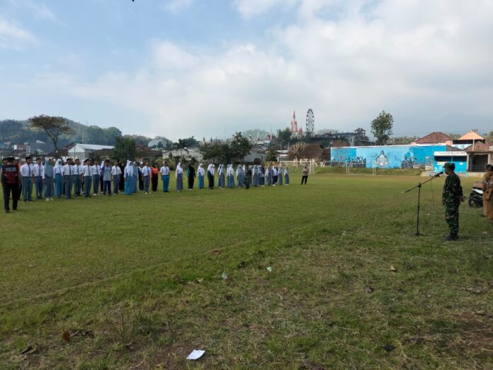 92 siswa-siswi SMA sederajat mengikuti latihan Paskibraka di Koramil 0818/01 Pujon