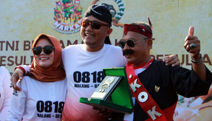 Dandim dan Ibu Dandim foto sakera Festival Malang Rasa Klasik