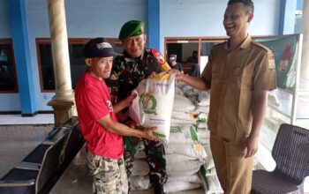 Babinsa Ngebruk: Mendekatkan TNI dengan Masyarakat Melalui Kegiatan Sosial