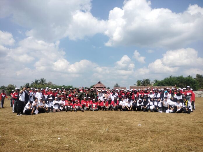 Latihan LBB SMAN 4 Kota Malang oleh Personel Koramil 0818-32/Wonosari