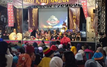 Penari Kuda Lumping dari Desa Sumberbrantas tampil dalam acara Bersih Desa