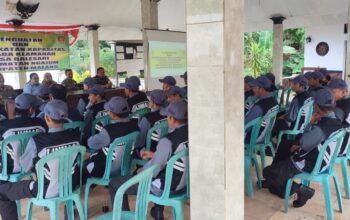 Pelatihan Linmas Desa Balesari dengan Babinsa, Bhabinkamtibmas, dan Kepala Desa dalam persiapan HUT RI ke-79