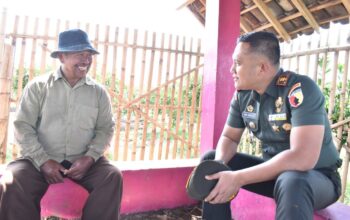 obrolan hangat dandim 0818 bersama petani
