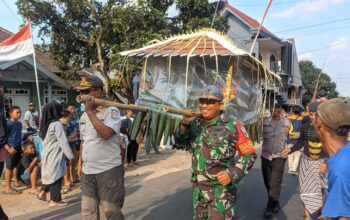 Tiga Pilar Desa Permanu mengikuti Kirab Jolen, bersama warga dalam tradisi bersih dusun.