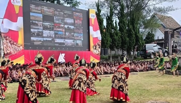 Peserta apel akbar pramuka penegak sedang mengikuti rangkaian kegiatan di Hotel Purnama Bumiaji