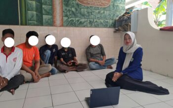 Babinsa Koramil 0818/13 Kalipare dampingi Mahasiswa melaksanakan program Meditasi kepada Warga binaan Lapas Kelas 1 Malang didampingi