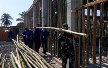 Karya Bakti TNI dan Warga di Masjid Ar Rohman Memperingati HUT TNI ke-79
