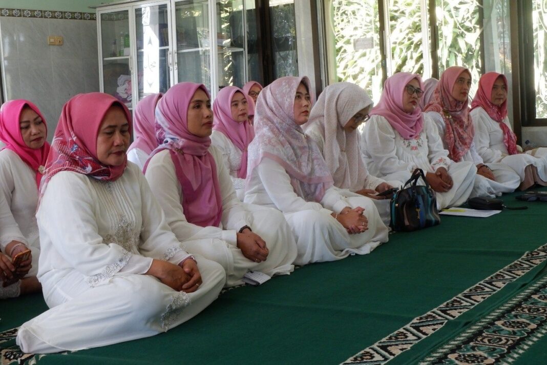 Peringati Maulid Nabi, Persit KCK Kodim 0818 Gelar Pengajian di Masjid Al-Ikhlas