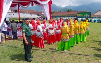 Serka Slamet Hariono, Anggota Koramil Pujon hadir dalam upacara Hari Santri di Lapangan Bola Desa Ngabab