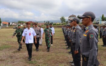 Upacara Gelar Pasukan Pengamanan Pilkada serentak 2024 di Lapangan Indrokilo, Bumiaji.