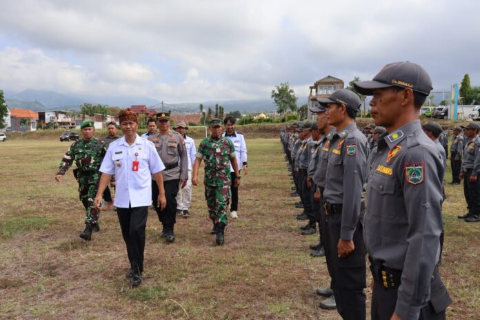 Upacara Gelar Pasukan Pengamanan Pilkada serentak 2024 di Lapangan Indrokilo, Bumiaji.