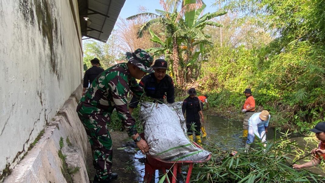 karya bakti pembersihan sungai