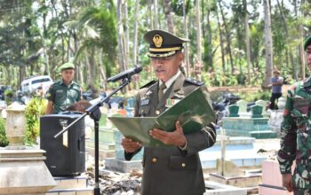 Upacara pemakaman militer Alm Peltu Sumardiono