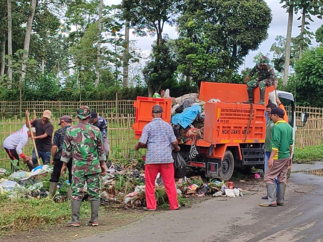 Karya Bhakti bersih Sampah