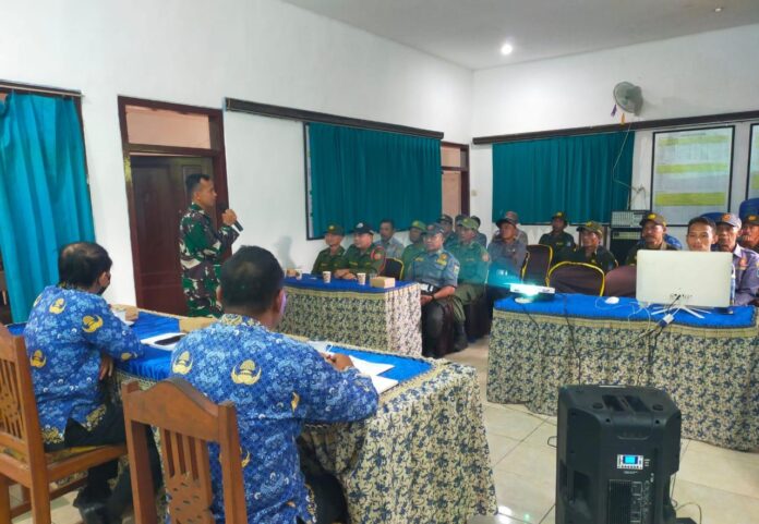 babinsa tirtoyudo 1 Serka Hery Latih Linmas