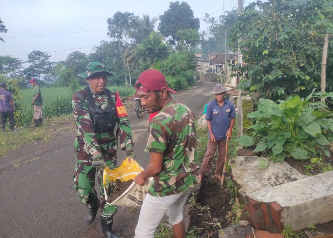 Karya Bakti Babinsa Argosari