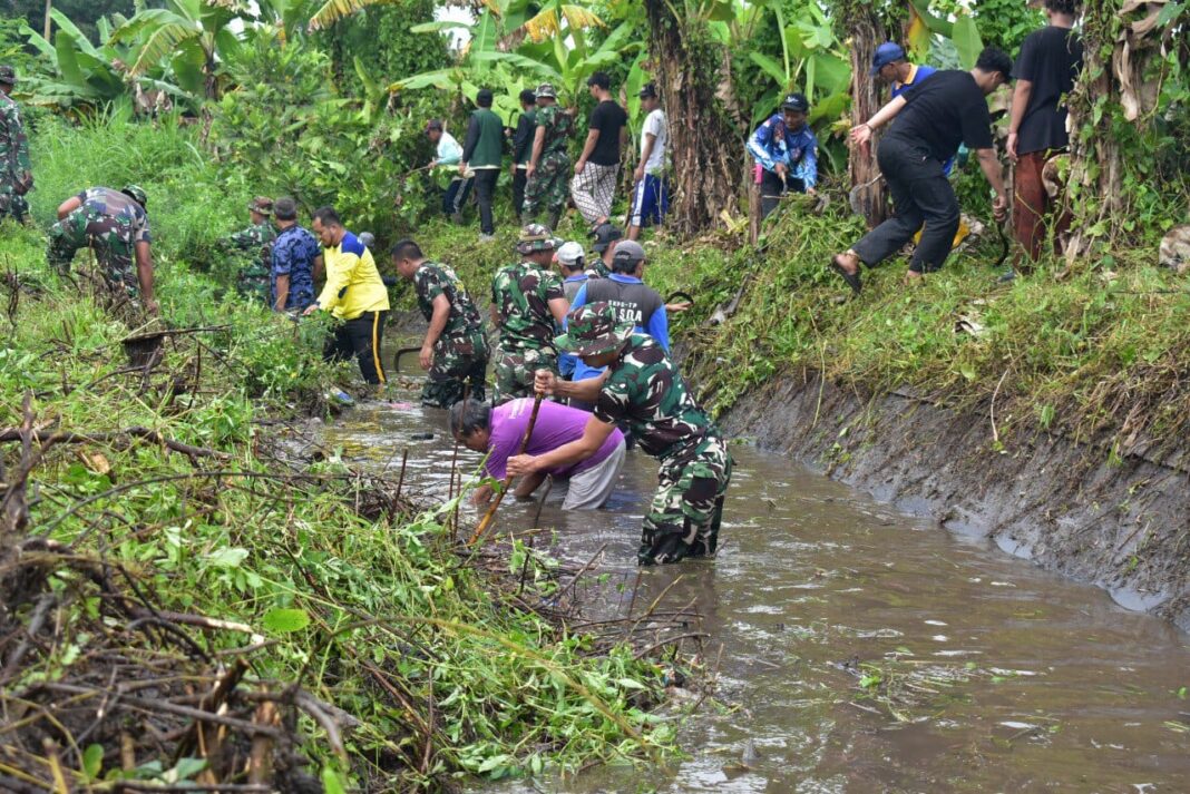 Karya Bakti Kodim 0818