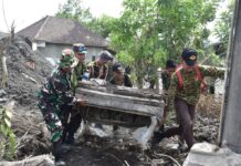 Semangat Hari Juang Kartika ke-80: Kodim 0818/Malang-Batu ‘Turun Gunung’ Bersihkan Sisa Erupsi Semeru di Supiturang Hari Juang Kartika Dan HUT Kodam V/Brawijaya